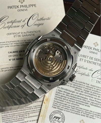 Patek Philippe Nautilus Ref. 5711/113P-001Black dial. Emerald brilliance. Pure luxury._img_4