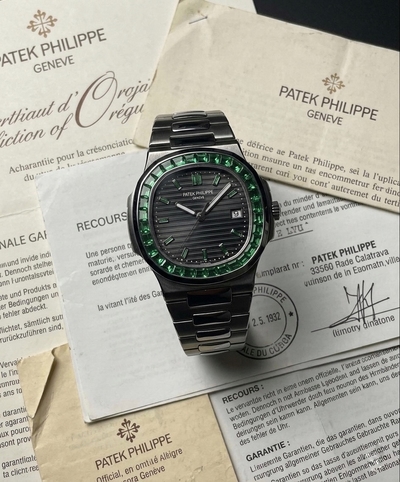 Patek Philippe Nautilus Ref. 5711/113P-001Black dial. Emerald brilliance. Pure luxury._img_2