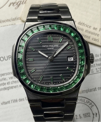 Patek Philippe Nautilus Ref. 5711/113P-001Black dial. Emerald brilliance. Pure luxury._img_1